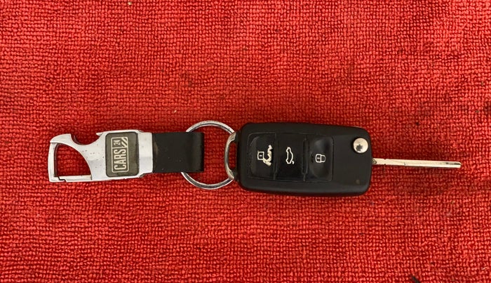 2015 Volkswagen Polo HIGHLINE1.2L, CNG, Manual, 61,139 km, Key Close Up