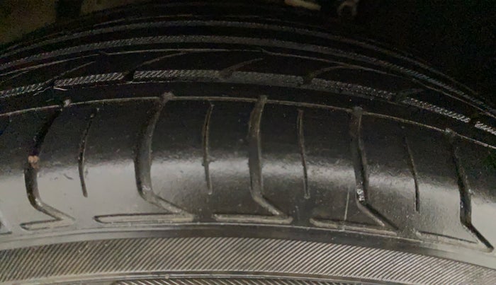2015 Volkswagen Polo HIGHLINE1.2L, CNG, Manual, 61,139 km, Right Rear Tyre Tread