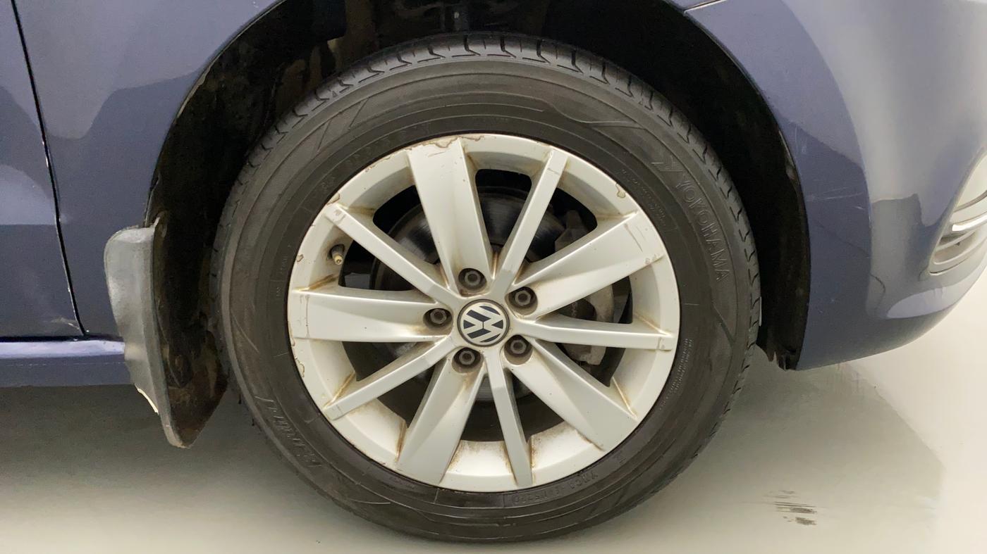 2015 Volkswagen Polo HIGHLINE1.2L, CNG, Manual, 61,139 km, Right Front Wheel