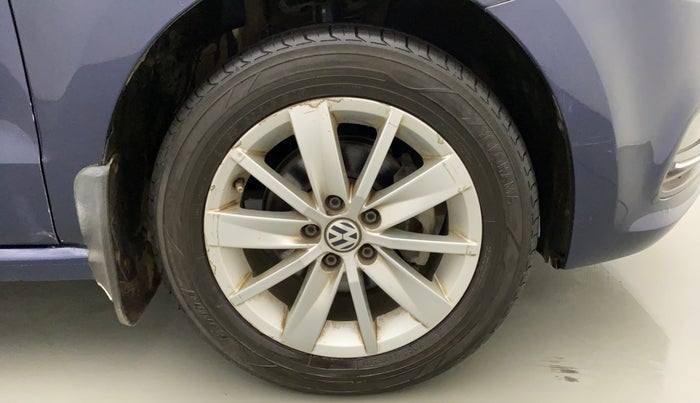 2015 Volkswagen Polo HIGHLINE1.2L, CNG, Manual, 61,139 km, Right Front Wheel