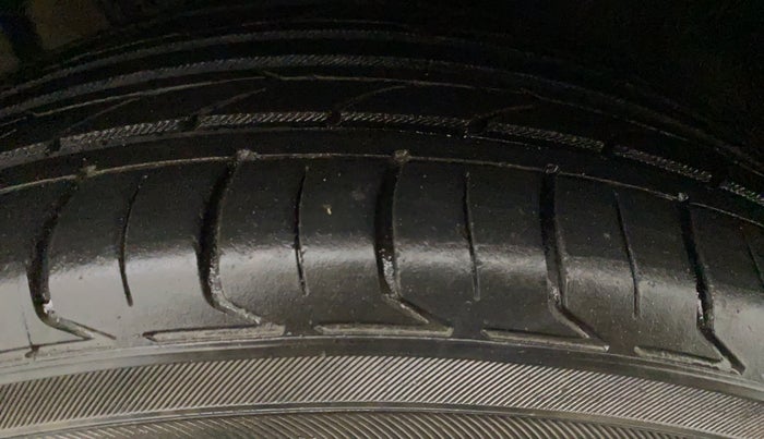 2015 Volkswagen Polo HIGHLINE1.2L, CNG, Manual, 61,139 km, Left Rear Tyre Tread