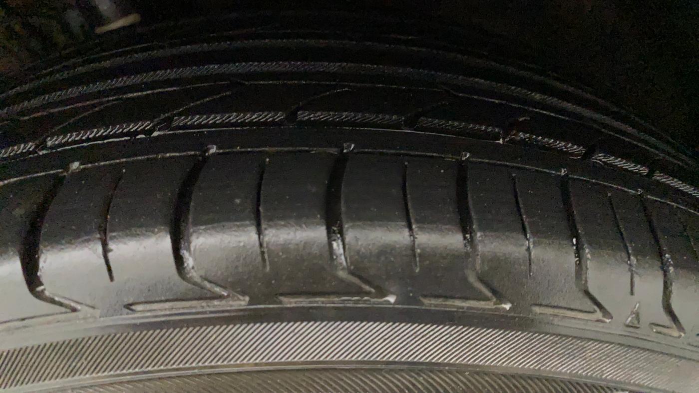 2015 Volkswagen Polo HIGHLINE1.2L, CNG, Manual, 61,139 km, Left Front Tyre Tread