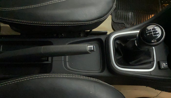 2015 Volkswagen Polo HIGHLINE1.2L, CNG, Manual, 61,139 km, Gear Lever