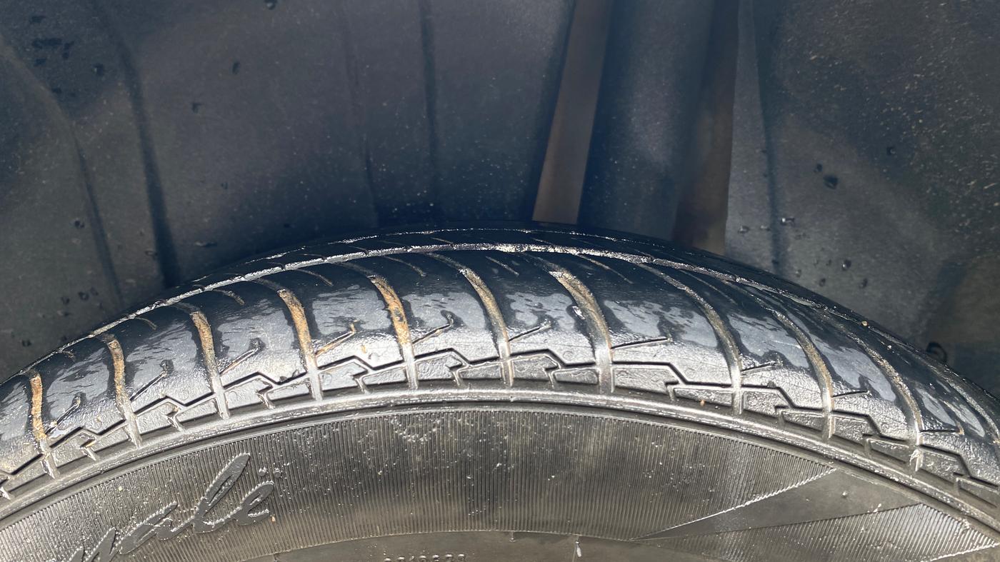 2024 Maruti Ertiga   VXI (O) CNG, CNG, Manual, 83,222 km, Left Rear Tyre Tread