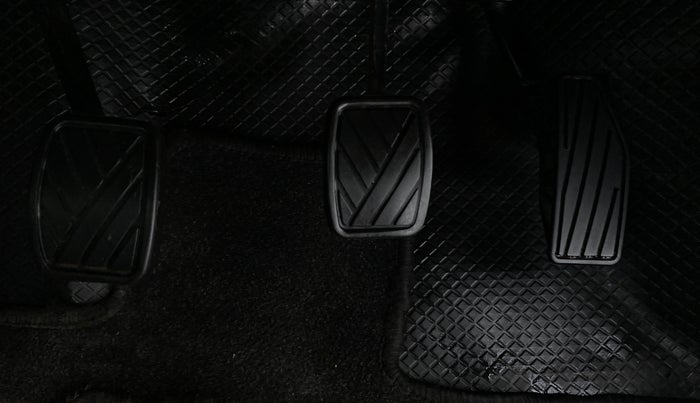 2017 Maruti Baleno ALPHA 1.2 K12, Petrol, Manual, 59,647 km, Pedals