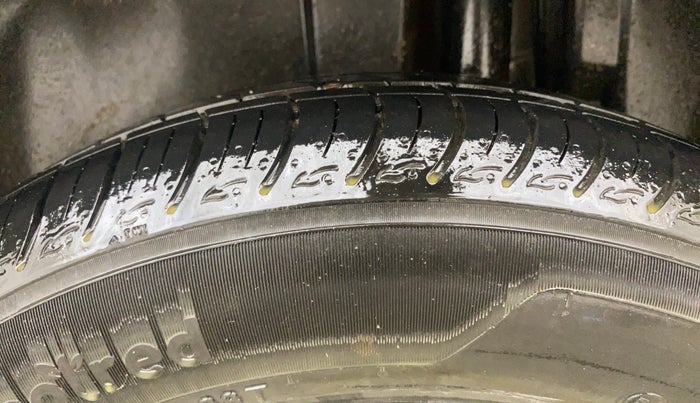 2015 Maruti Swift ZDI, Diesel, Manual, 1,49,958 km, Left Rear Tyre Tread