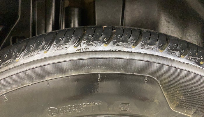 2015 Maruti Swift ZDI, Diesel, Manual, 1,49,958 km, Right Rear Tyre Tread