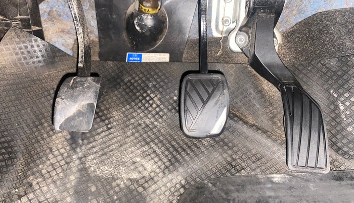 2015 Maruti Swift ZDI, Diesel, Manual, 1,49,958 km, Pedals