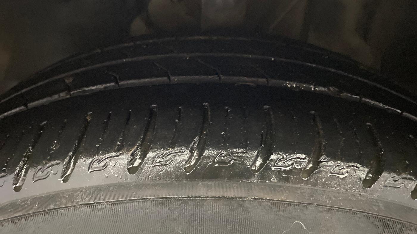 2020 Tata ALTROZ XZ PETROL, Petrol, Manual, 36,994 km, Left Front Tyre Tread