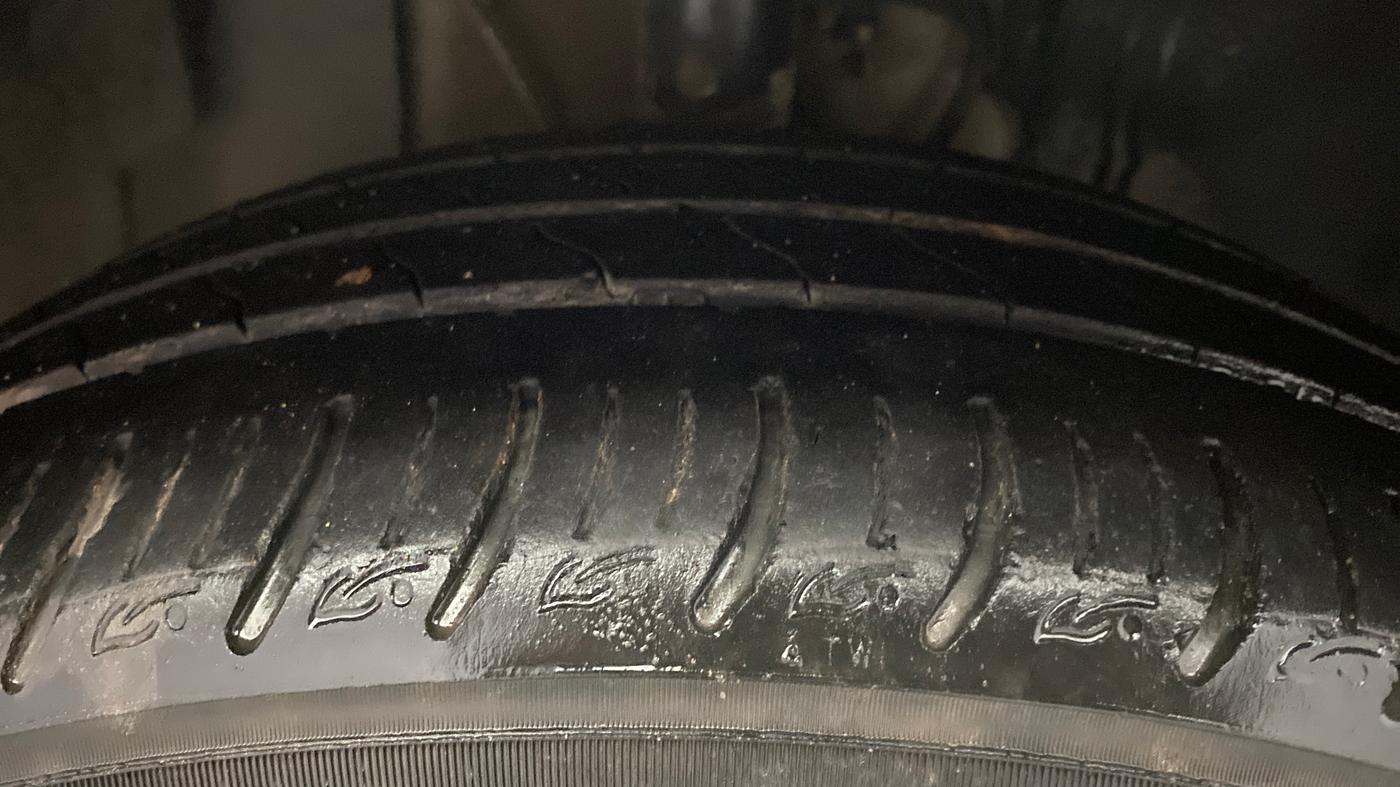 2020 Tata ALTROZ XZ PETROL, Petrol, Manual, 36,994 km, Right Front Tyre Tread