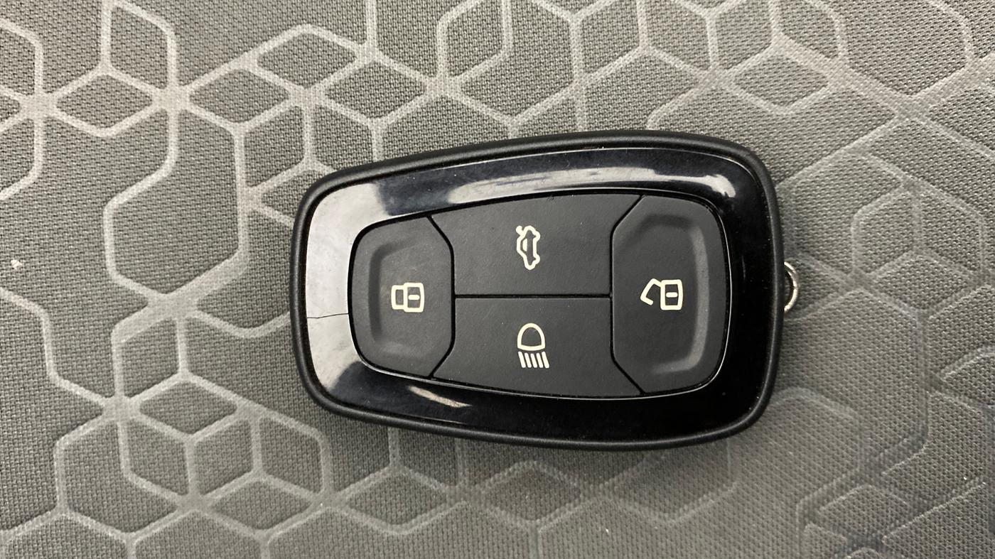 2020 Tata ALTROZ XZ PETROL, Petrol, Manual, 36,994 km, Key Close Up