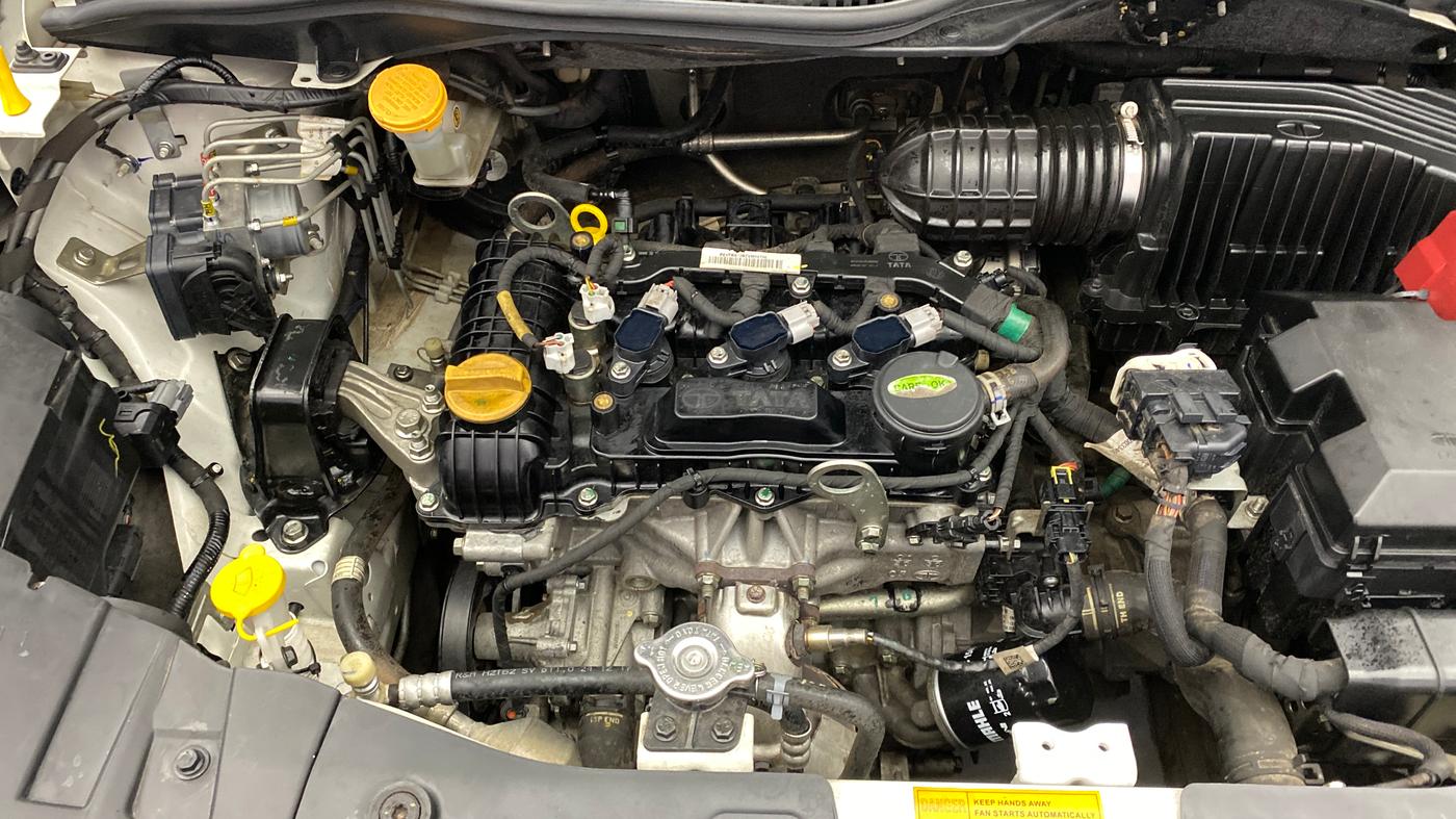 2020 Tata ALTROZ XZ PETROL, Petrol, Manual, 36,994 km, Engine View - Right