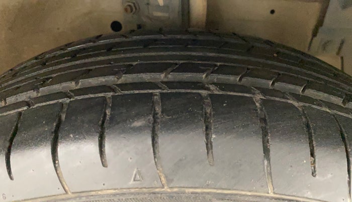 2013 Maruti Ertiga VXI, Petrol, Manual, 81,861 km, Right Front Tyre Tread