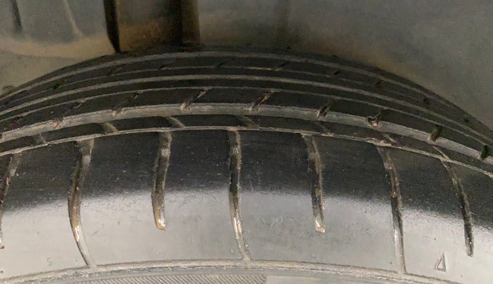 2013 Maruti Ertiga VXI, Petrol, Manual, 81,861 km, Right Rear Tyre Tread