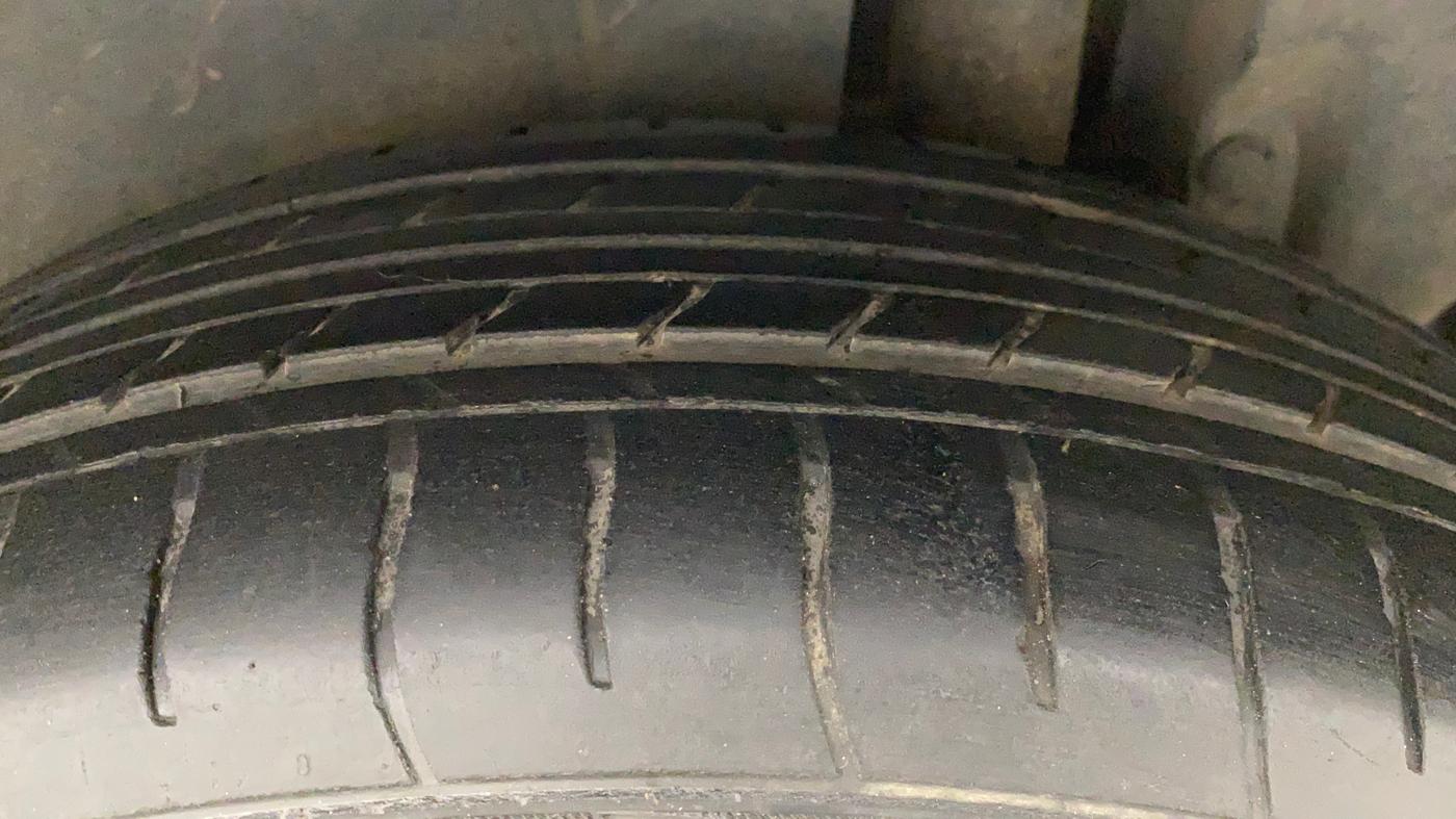 2013 Maruti Ertiga VXI, Petrol, Manual, 81,861 km, Left Rear Tyre Tread