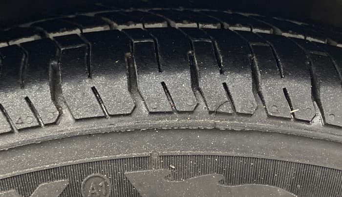 2014 Hyundai Eon 1.0 MAGNA +, Petrol, Manual, 52,074 km, Right Front Tyre Tread