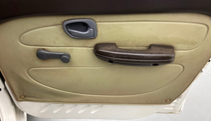 2010 Hyundai Santro Xing GL, Petrol, Manual, 46,734 km, Driver Side Door Panels Control