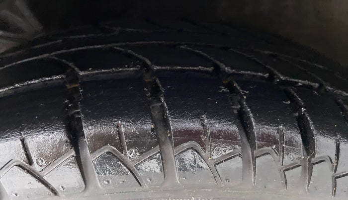 2010 Hyundai Santro Xing GL, Petrol, Manual, 46,734 km, Left Front Tyre Tread