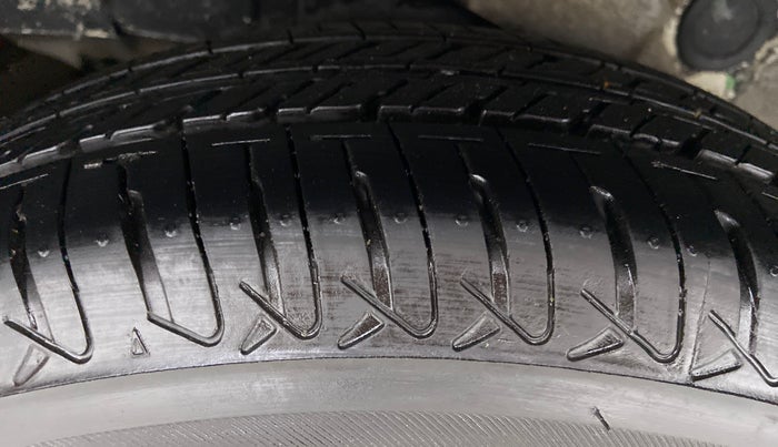 2010 Hyundai Santro Xing GL, Petrol, Manual, 46,734 km, Right Rear Tyre Tread