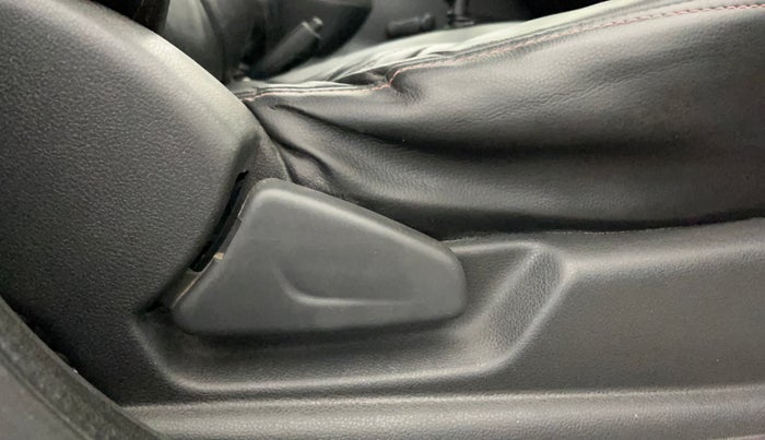 2016 Renault Kwid RXL, CNG, Manual, 64,529 km, Driver Side Adjustment Panel