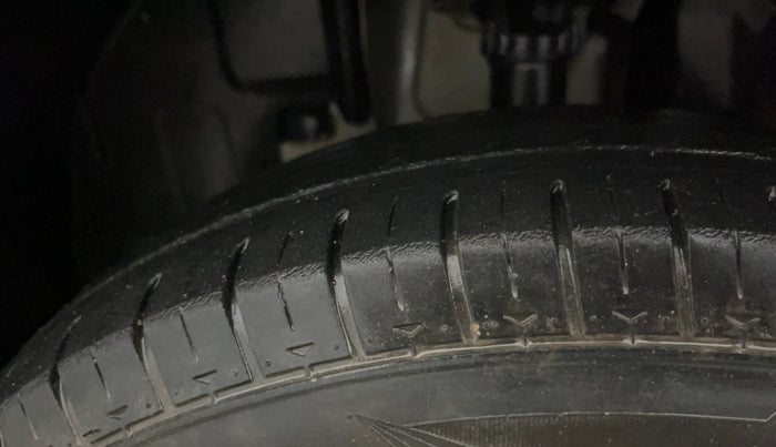 2016 Renault Kwid RXL, CNG, Manual, 64,529 km, Left Front Tyre Tread