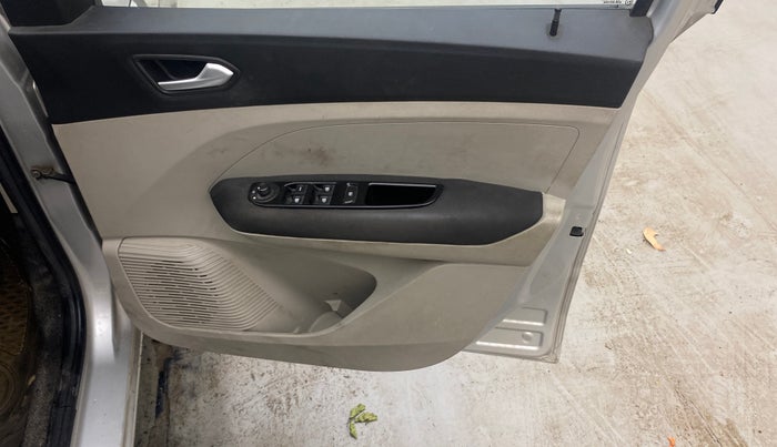 2019 Renault TRIBER RXZ, Petrol, Manual, 1,00,049 km, Driver Side Door Panels Control