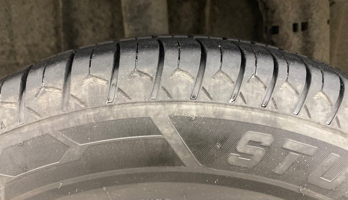 2019 Renault TRIBER RXZ, Petrol, Manual, 1,00,049 km, Right Rear Tyre Tread