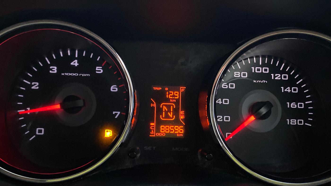 2016 Mahindra TUV300 T8, Diesel, Manual, 88,654 km, Odometer Image