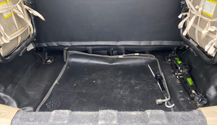 2016 Mahindra TUV300 T8, Diesel, Manual, 88,654 km, Boot Inside