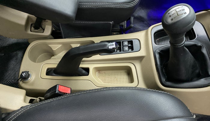 2016 Mahindra TUV300 T8, Diesel, Manual, 88,654 km, Gear Lever