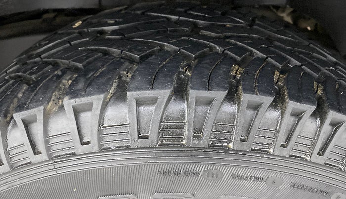 2016 Mahindra TUV300 T8, Diesel, Manual, 88,654 km, Left Rear Tyre Tread