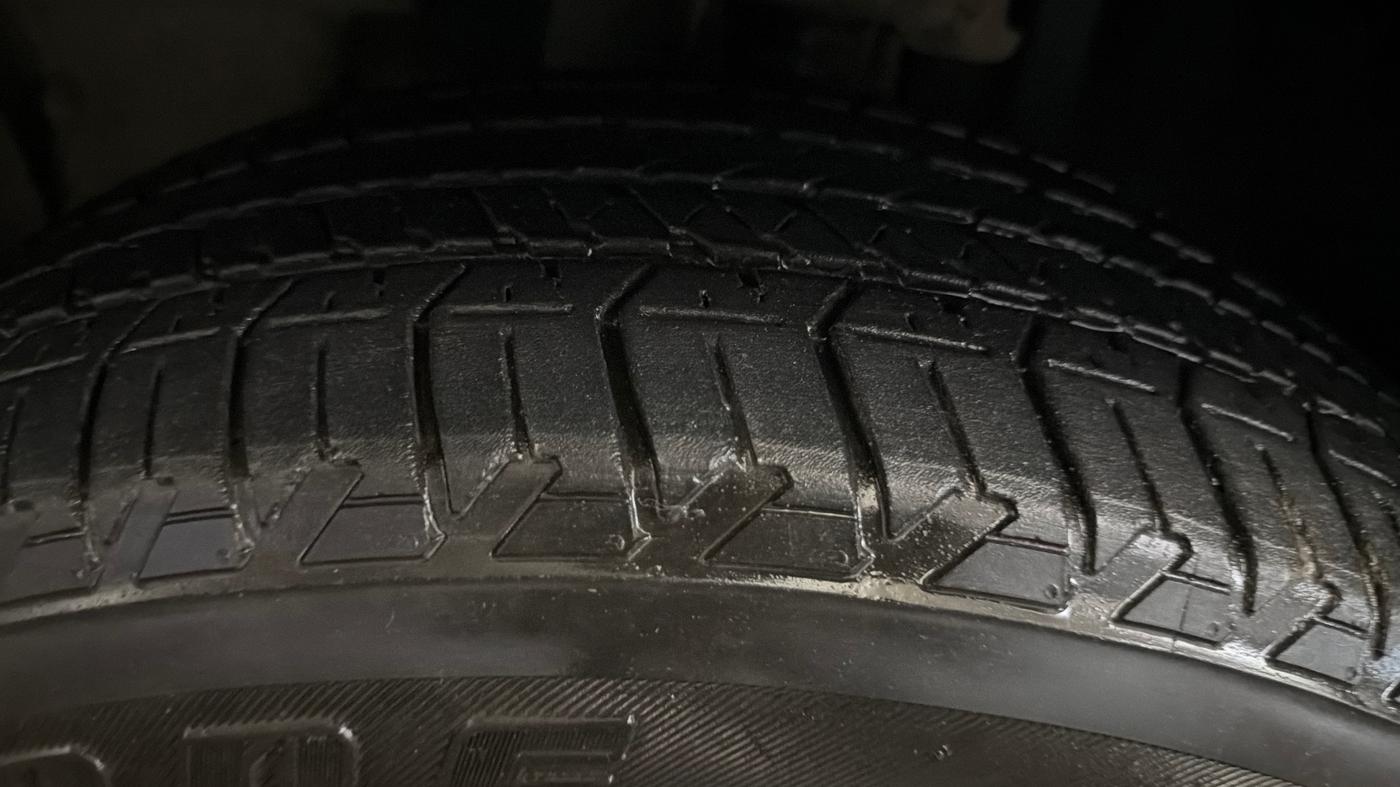 2022 Jeep MERIDIAN LIMITED (O) 4X2 AT, Diesel, Automatic, 32,586 km, Left Front Tyre Tread