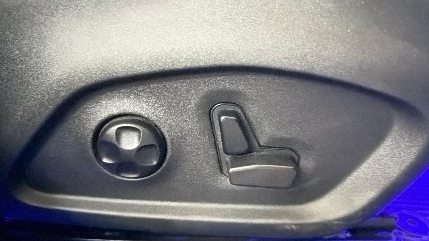 2022 Jeep MERIDIAN LIMITED (O) 4X2 AT, Diesel, Automatic, 32,586 km, Driver Side Adjustment Panel