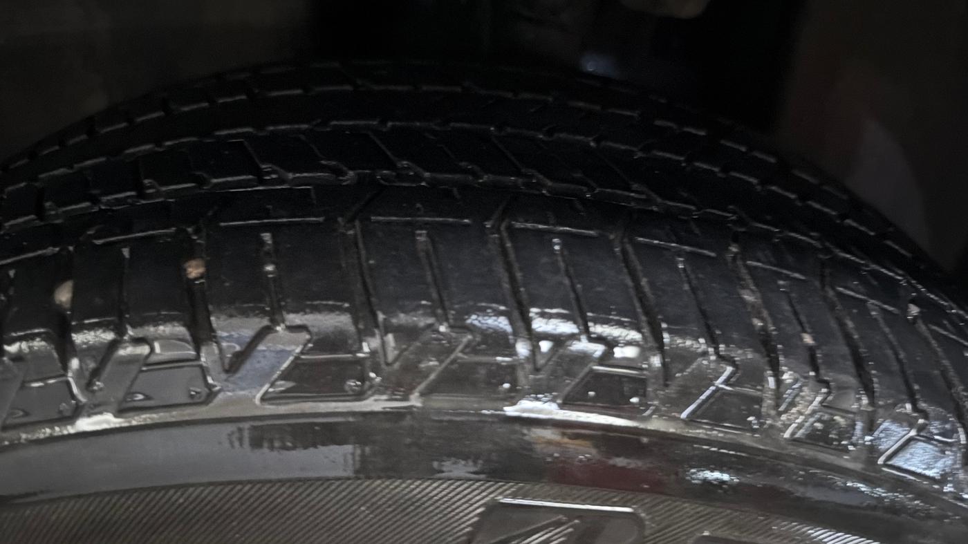 2022 Jeep MERIDIAN LIMITED (O) 4X2 AT, Diesel, Automatic, 32,586 km, Left Rear Tyre Tread