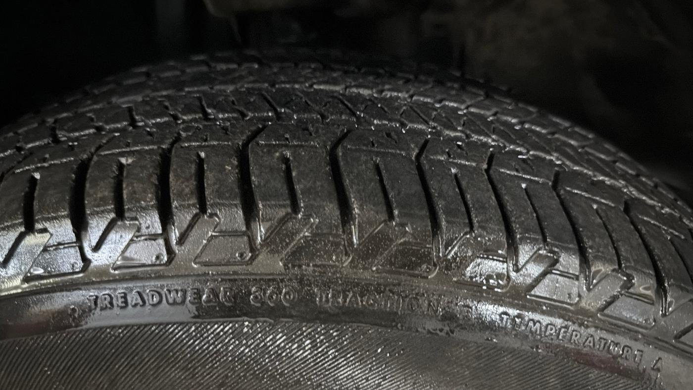 2022 Jeep MERIDIAN LIMITED (O) 4X2 AT, Diesel, Automatic, 32,586 km, Right Front Tyre Tread