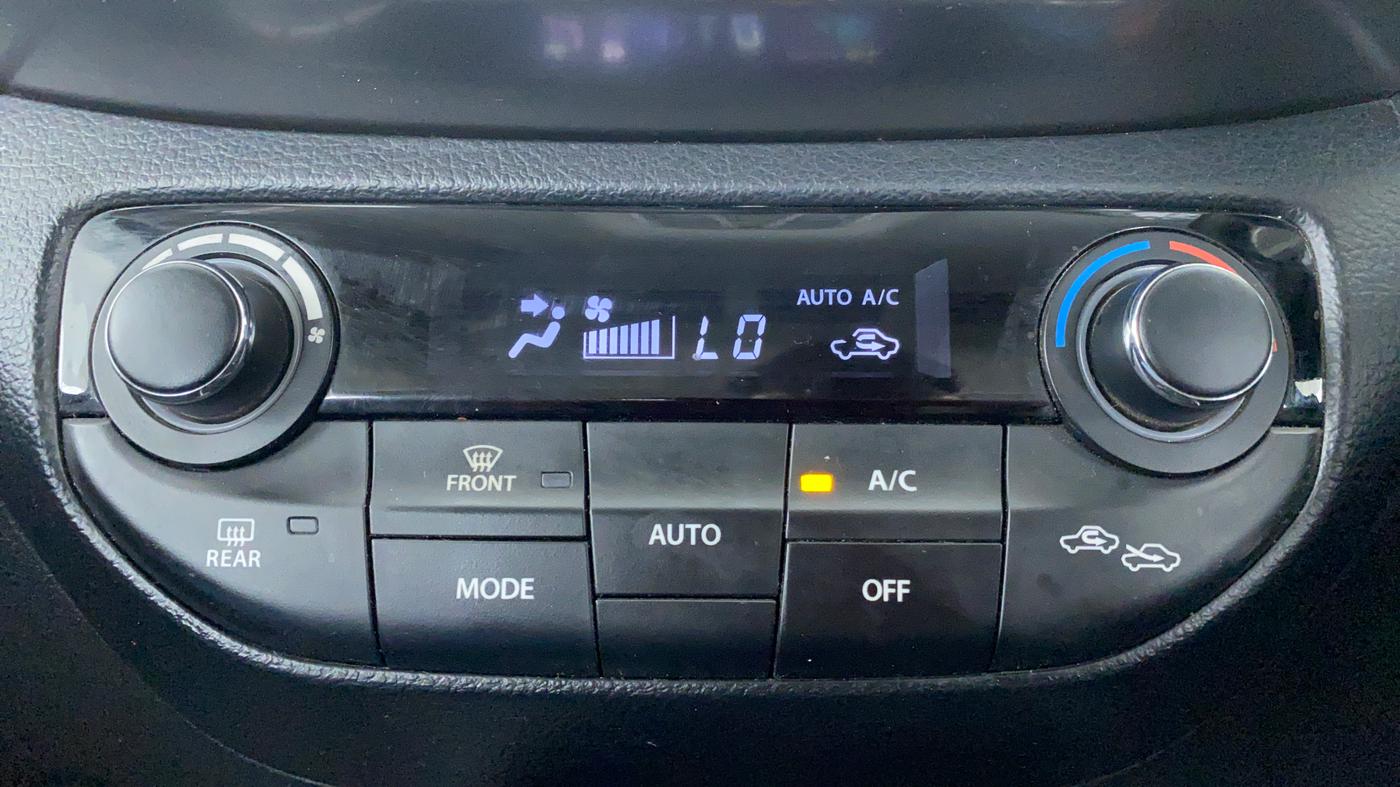 2019 Maruti XL6 ALPHA SHVS  MT, Petrol, Manual, 31,724 km, Automatic Climate Control