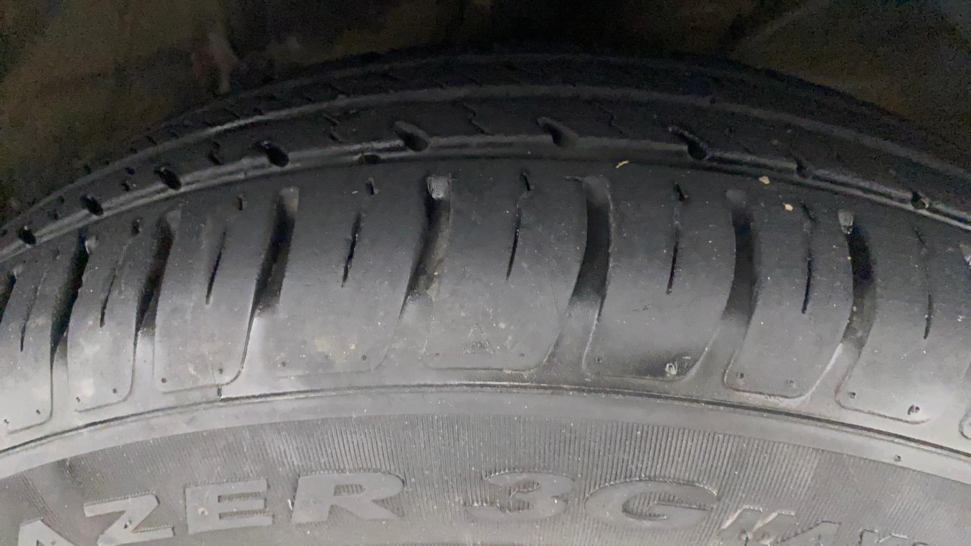 2021 Maruti Swift VXI AMT, Petrol, Automatic, 19,874 km, Right Front Tyre Tread