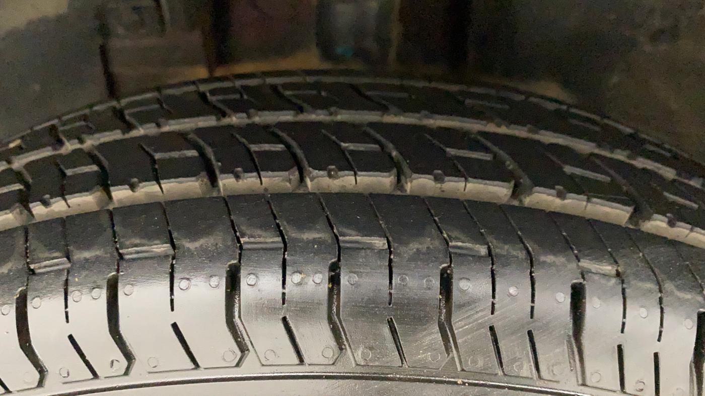 2016 Renault Kwid RXT 1.0 AMT (O), Petrol, Automatic, 93,944 km, Left Front Tyre Tread