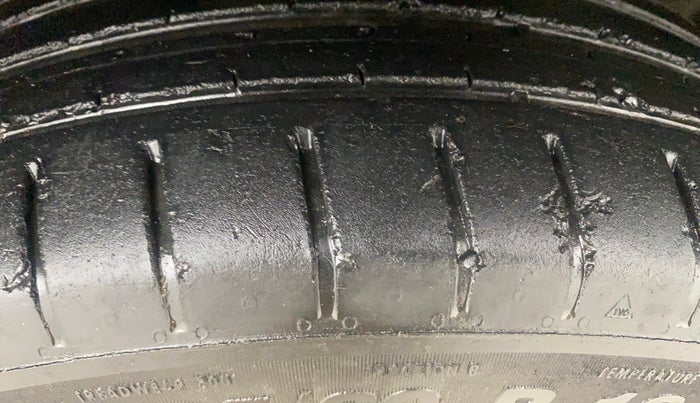 2023 Tata PUNCH CREATIVE  MT, Petrol, Manual, 27,766 km, Right Front Tyre Tread