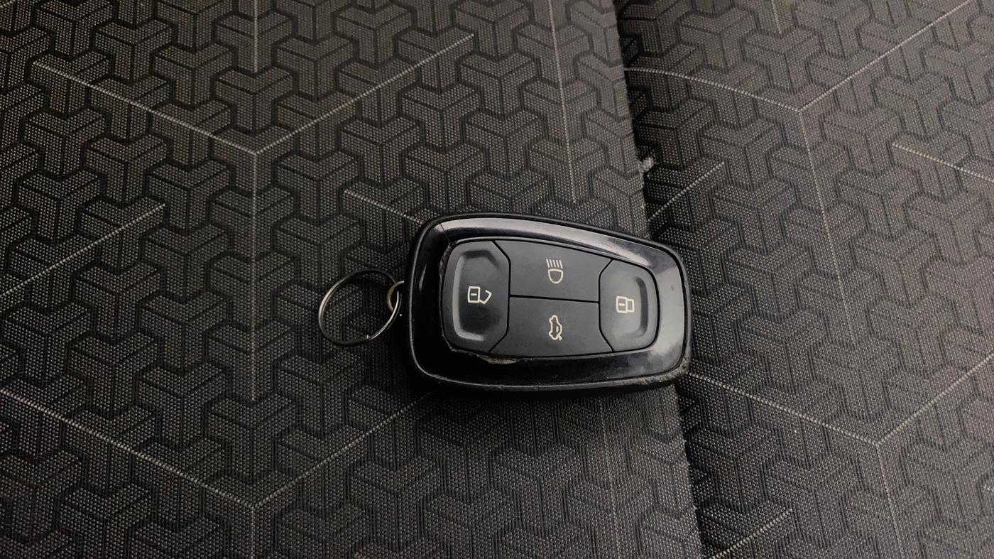 2023 Tata PUNCH CREATIVE  MT, Petrol, Manual, 27,766 km, Key Close Up