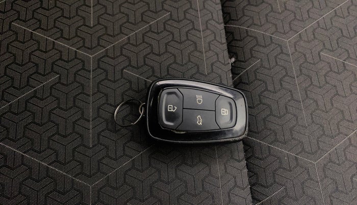 2023 Tata PUNCH CREATIVE  MT, Petrol, Manual, 27,766 km, Key Close Up