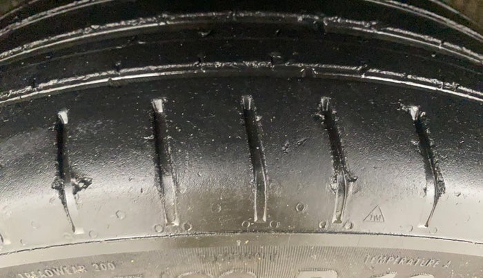 2023 Tata PUNCH CREATIVE  MT, Petrol, Manual, 27,766 km, Left Front Tyre Tread