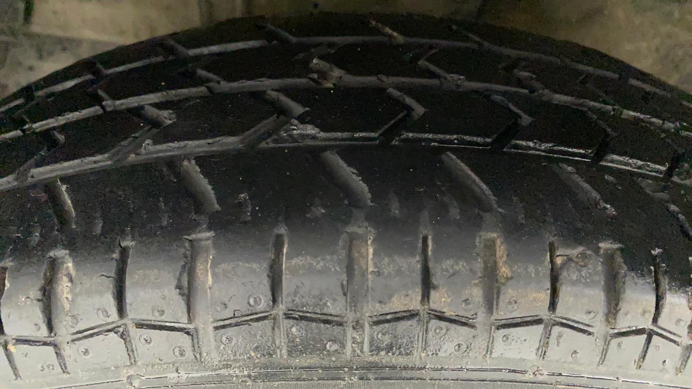 2015 Maruti Swift Dzire VXI, Petrol, Manual, 37,851 km, Left Front Tyre Tread