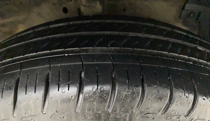 2015 Maruti Swift Dzire VXI, Petrol, Manual, 37,851 km, Right Front Tyre Tread