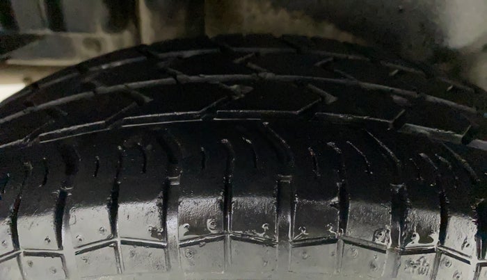 2015 Maruti Swift Dzire VXI, Petrol, Manual, 37,851 km, Right Rear Tyre Tread