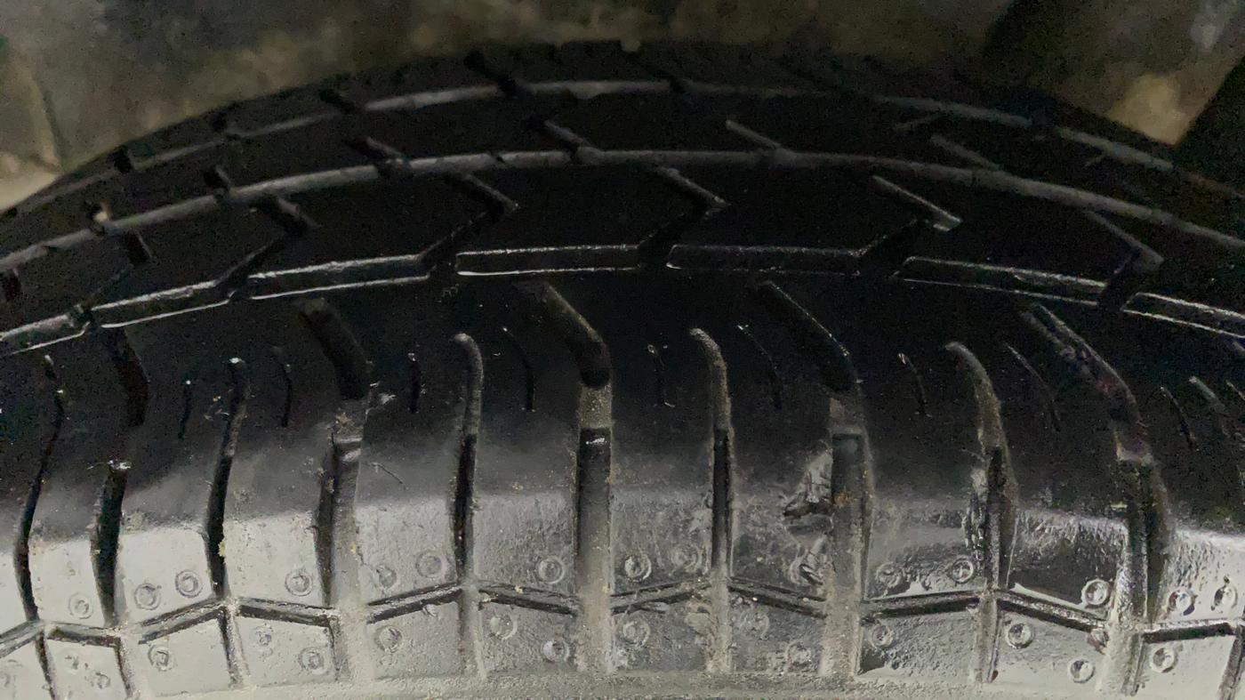 2015 Maruti Swift Dzire VXI, Petrol, Manual, 37,851 km, Left Rear Tyre Tread
