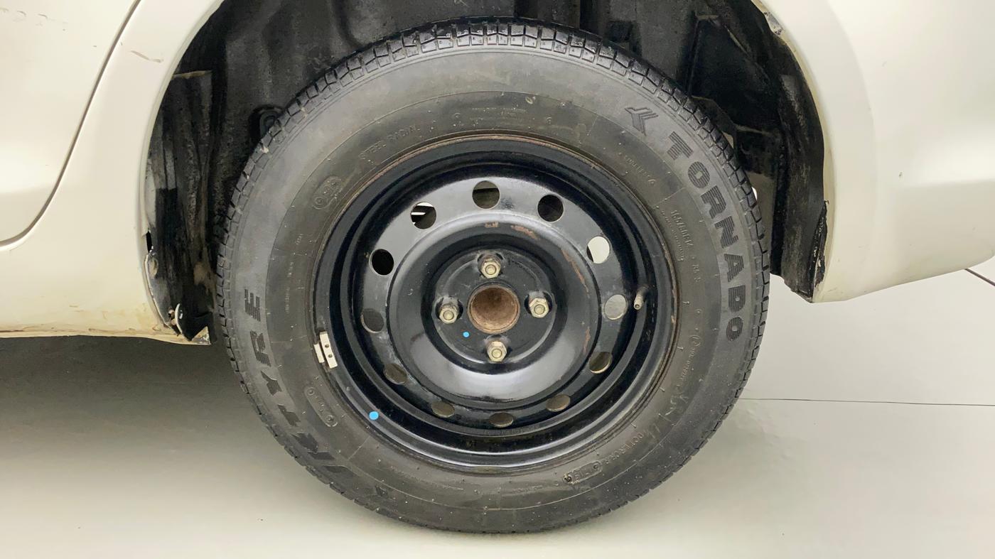 2015 Maruti Swift Dzire VXI, Petrol, Manual, 37,851 km, Left Rear Wheel