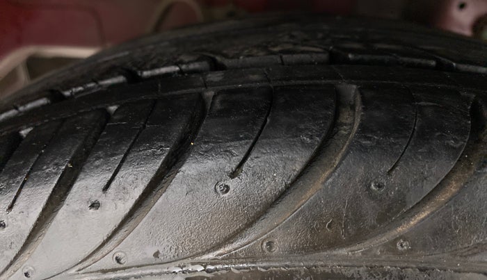 2016 Hyundai Eon SPORTZ, Petrol, Manual, 33,476 km, Right Rear Tyre Tread