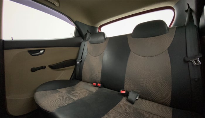 2016 Hyundai Eon SPORTZ, Petrol, Manual, 33,476 km, Right Side Rear Door Cabin