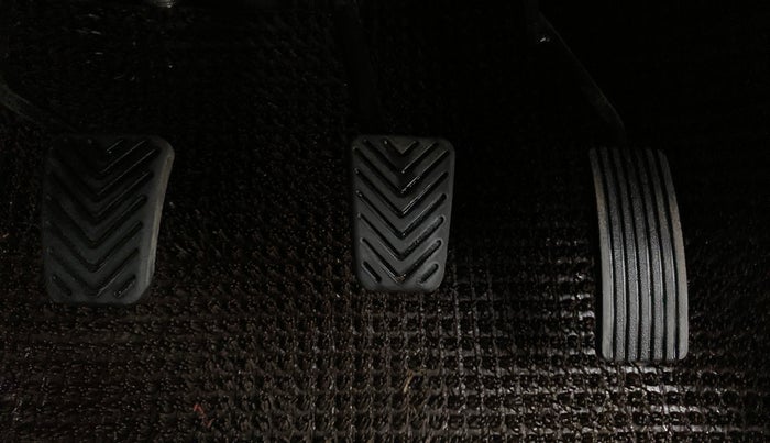 2016 Hyundai Eon SPORTZ, Petrol, Manual, 33,476 km, Pedals